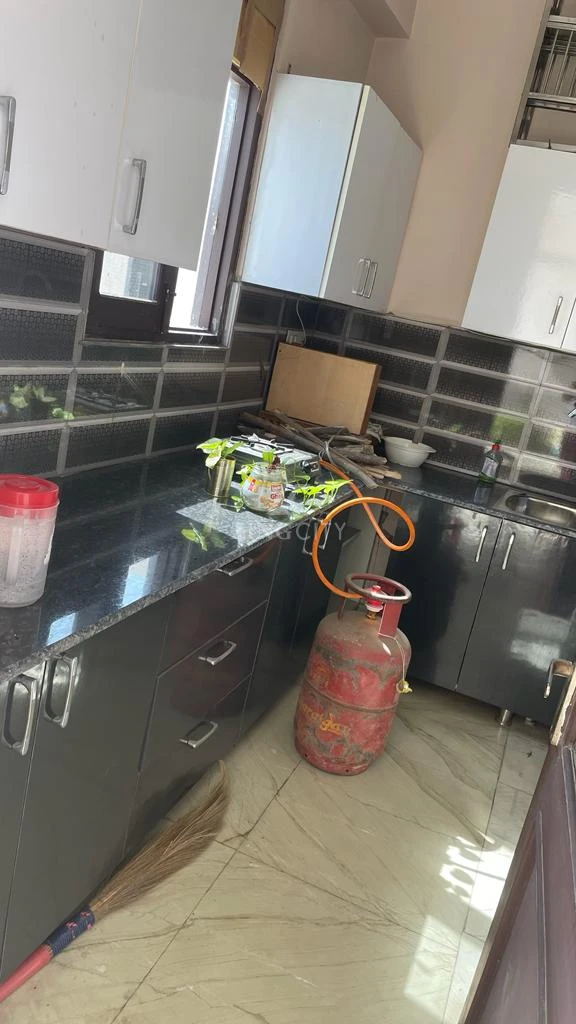 1st floor 1 BHK with open terrace at both sides Rs. 7500/- MONTHLY