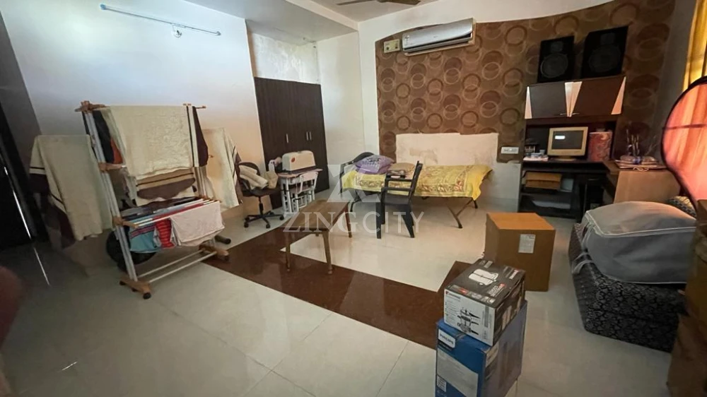 1st floor 1 BHK with open terrace at both sides Rs. 7500/- MONTHLY