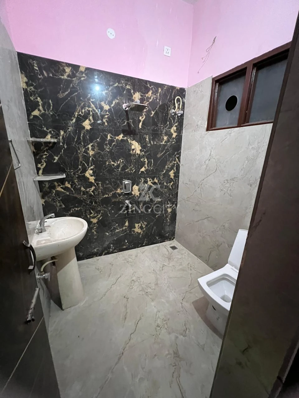 property for rent in vivek vihar maqsoda nandanpur road prime location