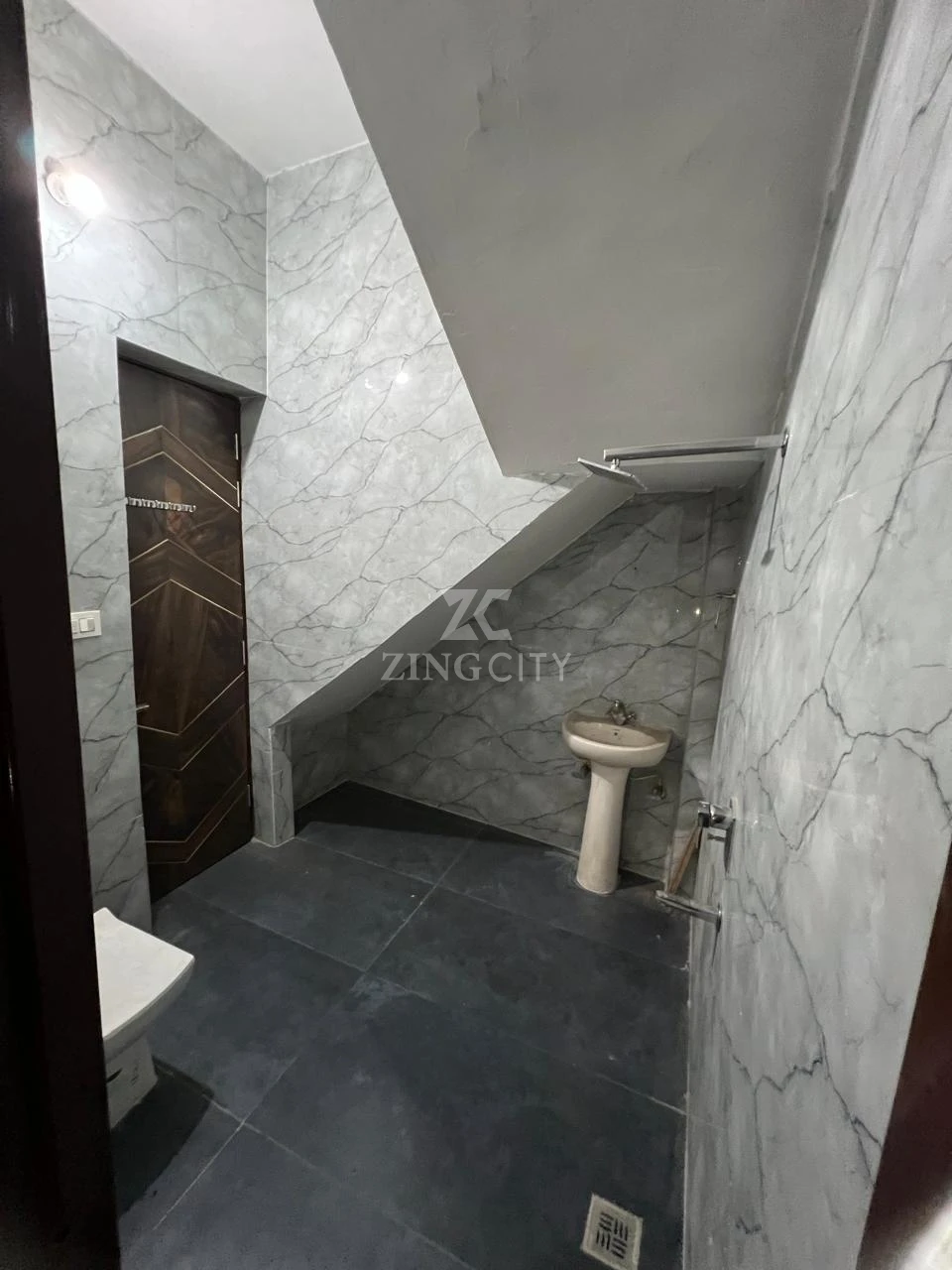 property for rent in vivek vihar maqsoda nandanpur road prime location